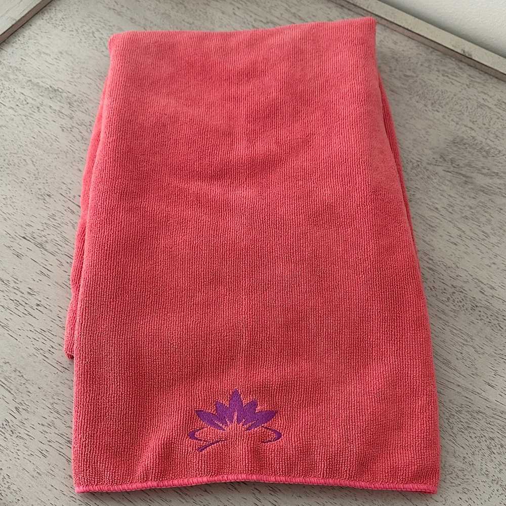 LOTUS YOGA MAT TOWEL 24" X 68" PINK - NON SLIP - FANTASTIC.